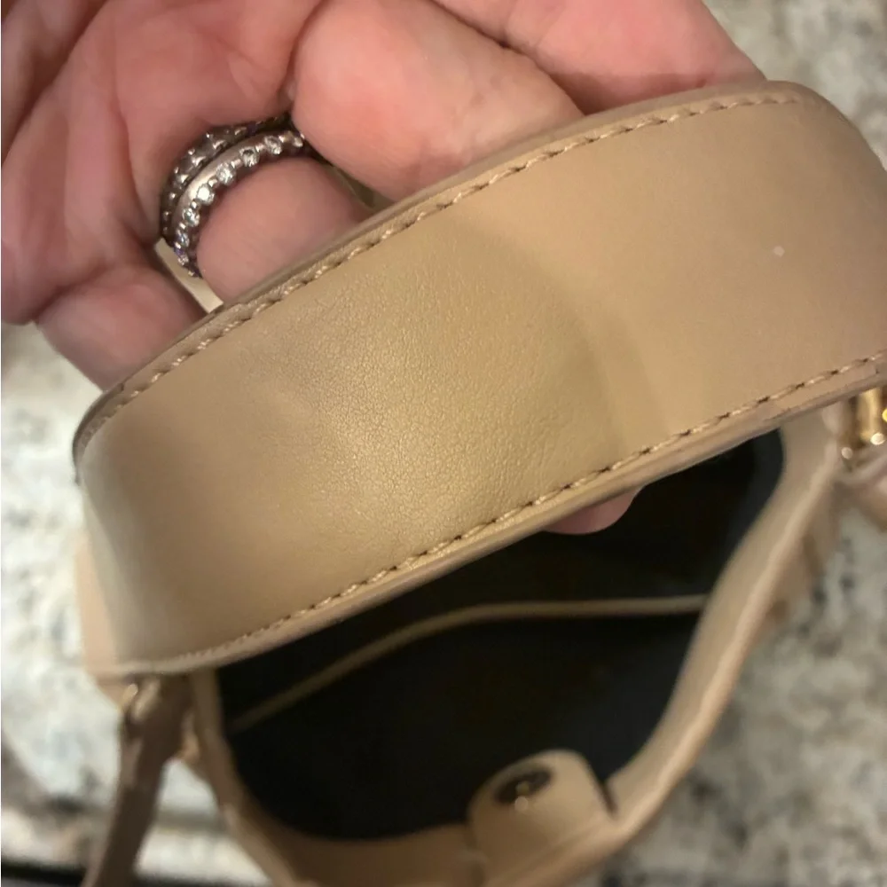 Urban Expressions Tan Woven‎ Shoulder Bag
